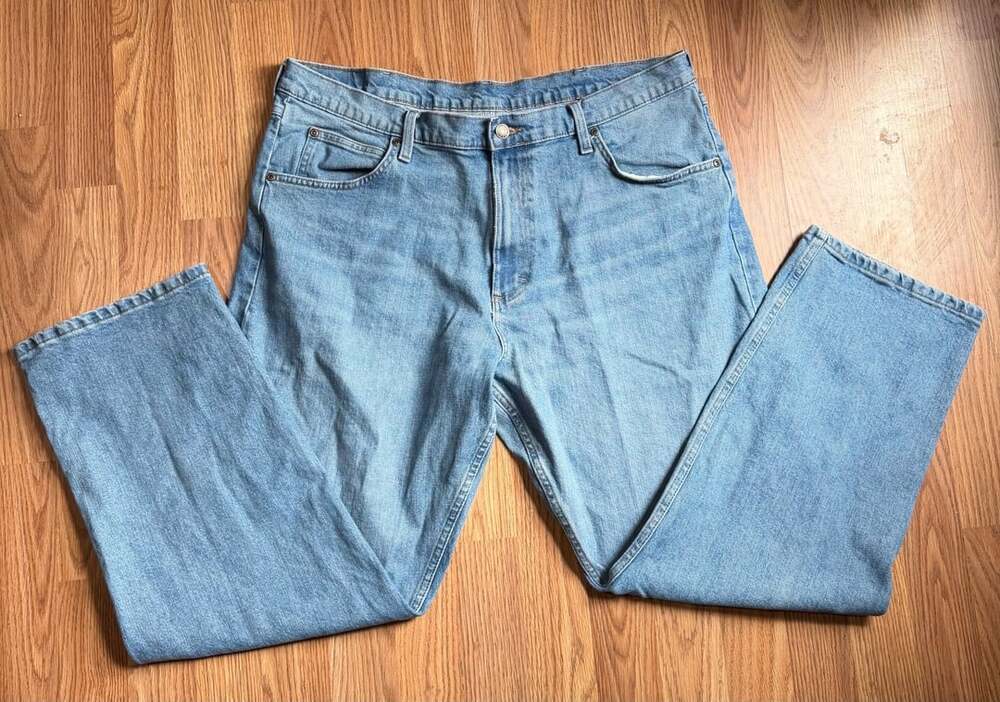 Wrangler Relaxed Fit Jeans Size 38 x 30 Light Wash Denim